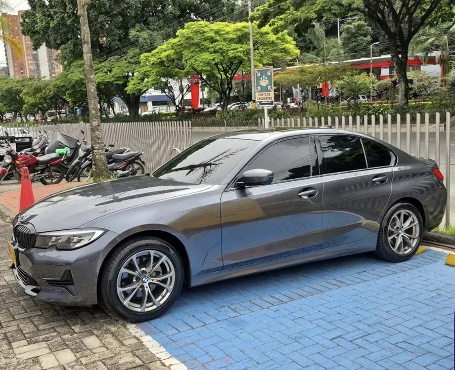 BMW 320i