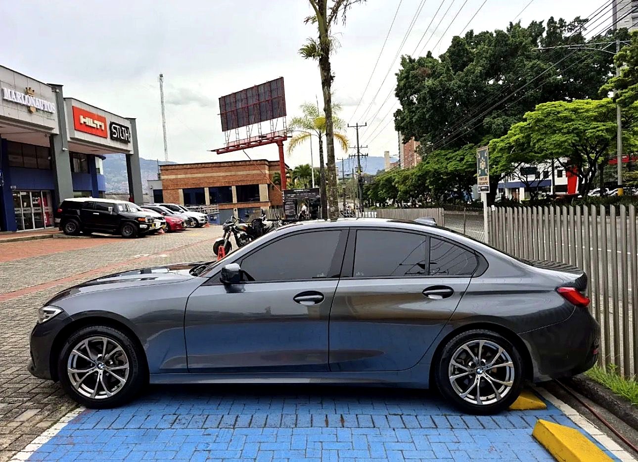 BMW 320i foto 6