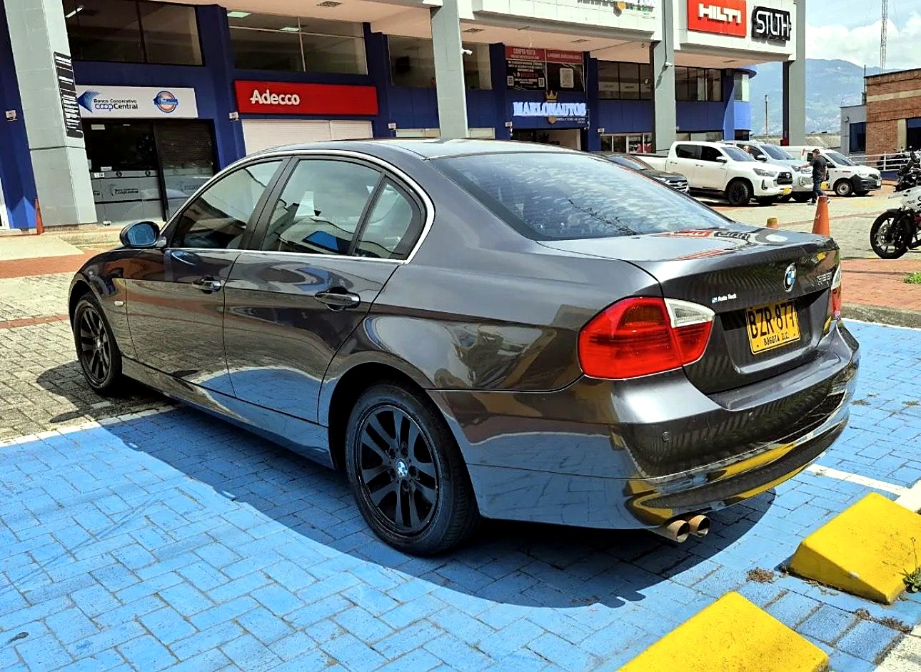BMW 325i foto 4
