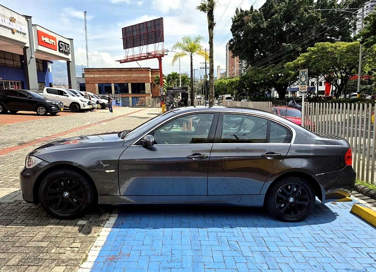 BMW 325i foto 7