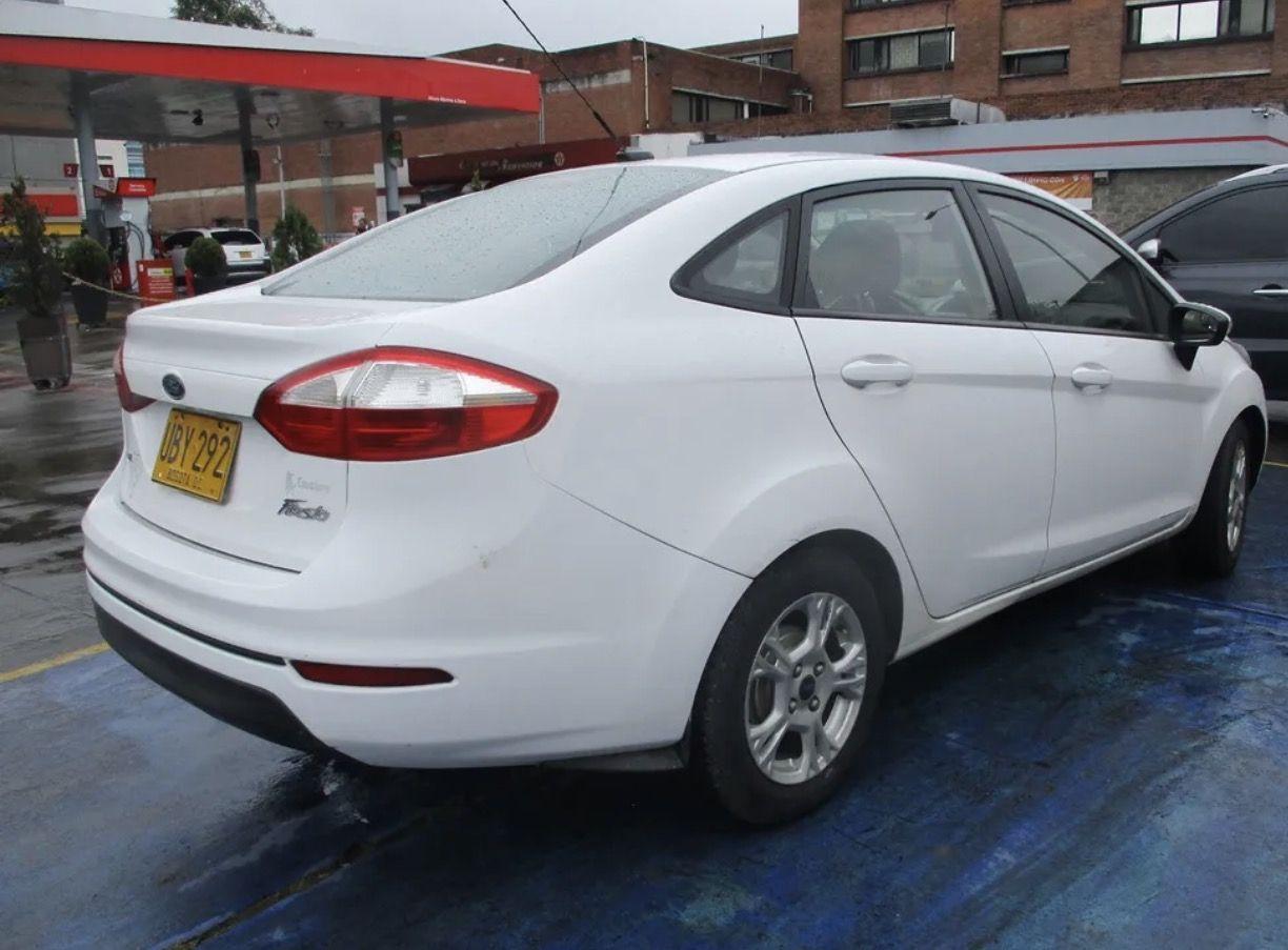 Ford Fiesta foto 5