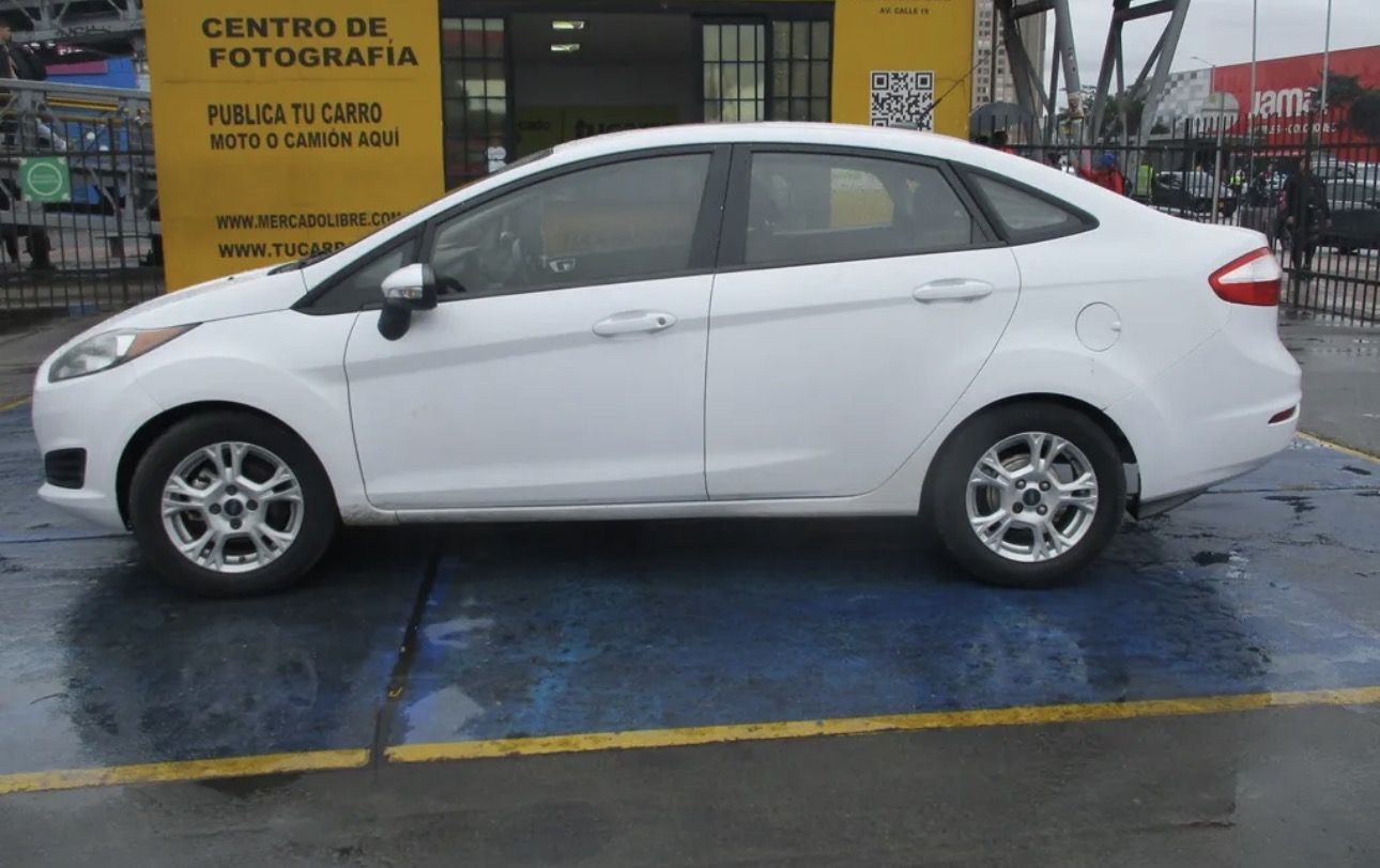 Ford Fiesta foto 8