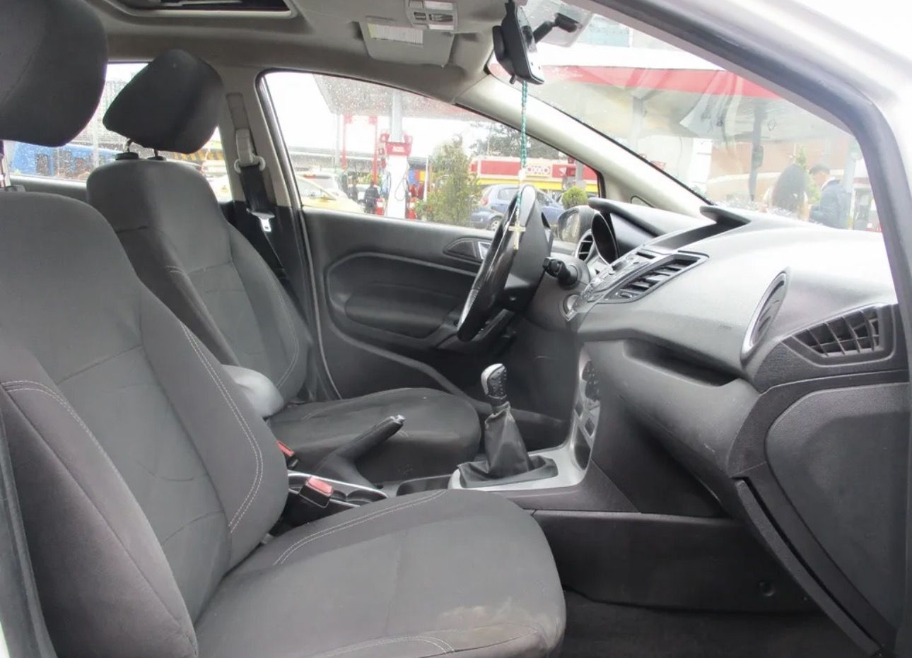 Ford Fiesta foto 10