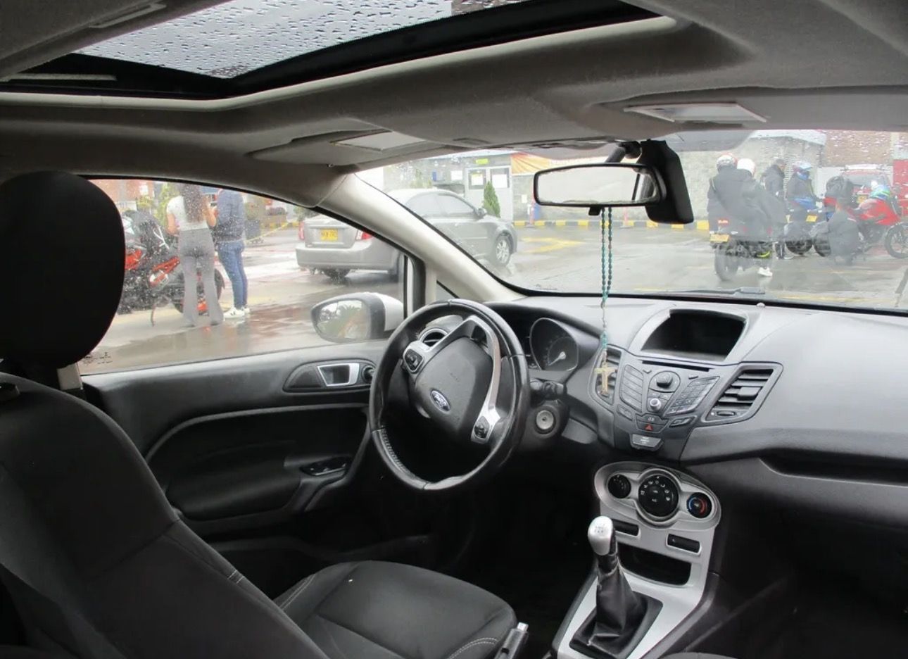 Ford Fiesta foto 11