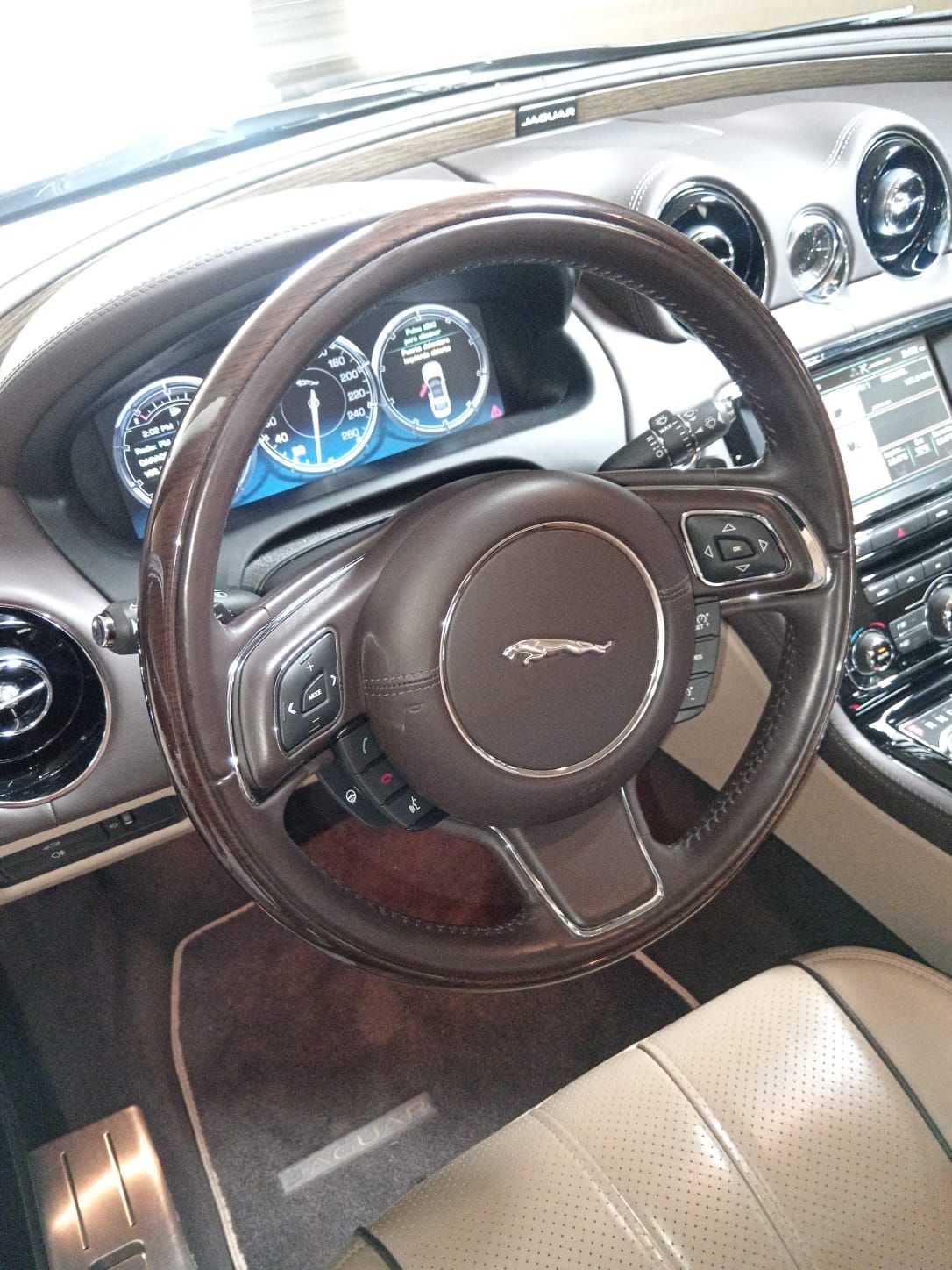 Jaguar XJ6 foto 13