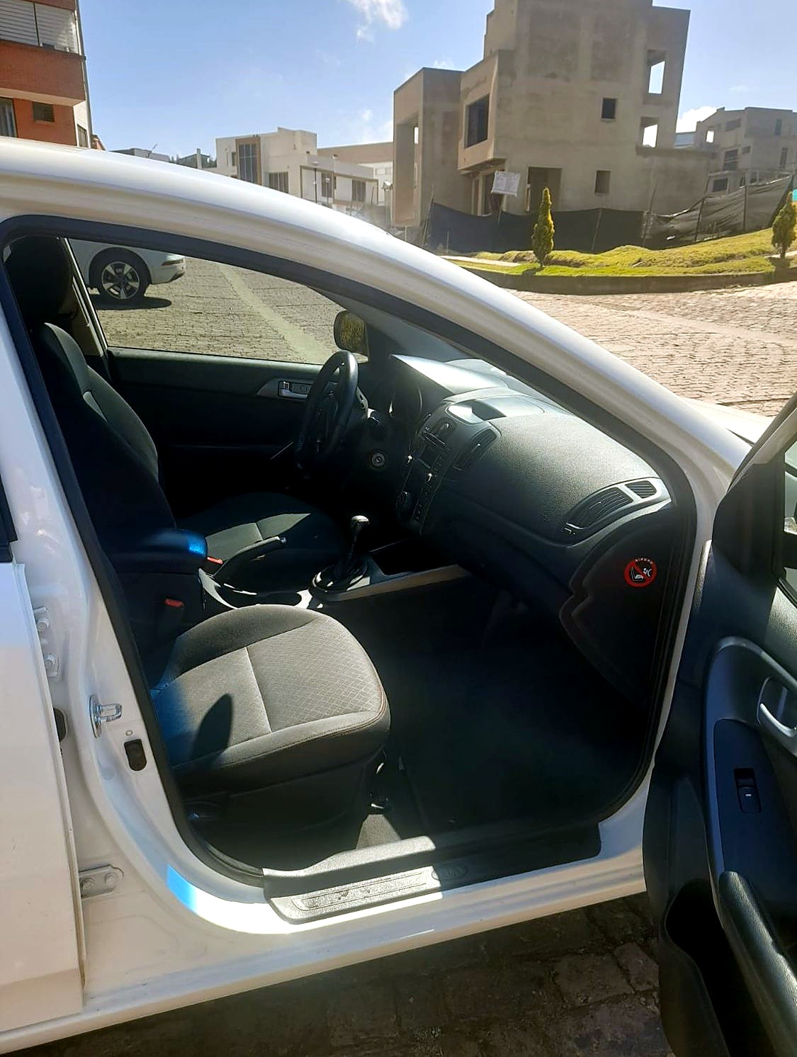 Kia Cerato Forte 1.6 foto 7