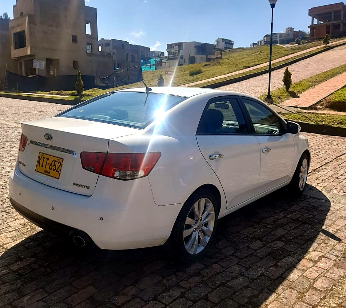 Kia Cerato Forte 1.6 foto 11