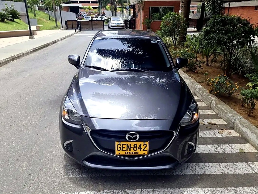 Mazda Mazda 2 1.5 Touring foto 2