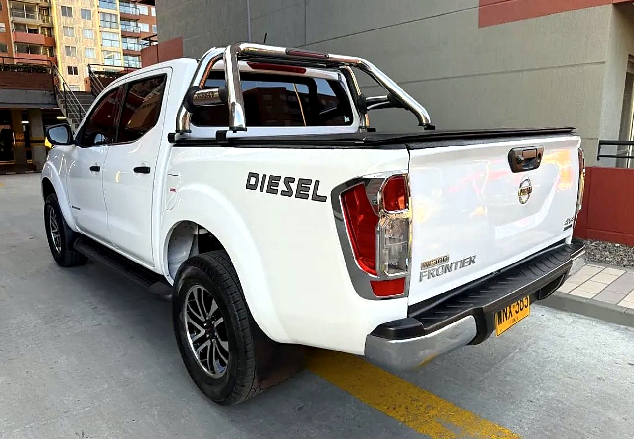 Nissan Frontier 2.5 Diesel foto 2