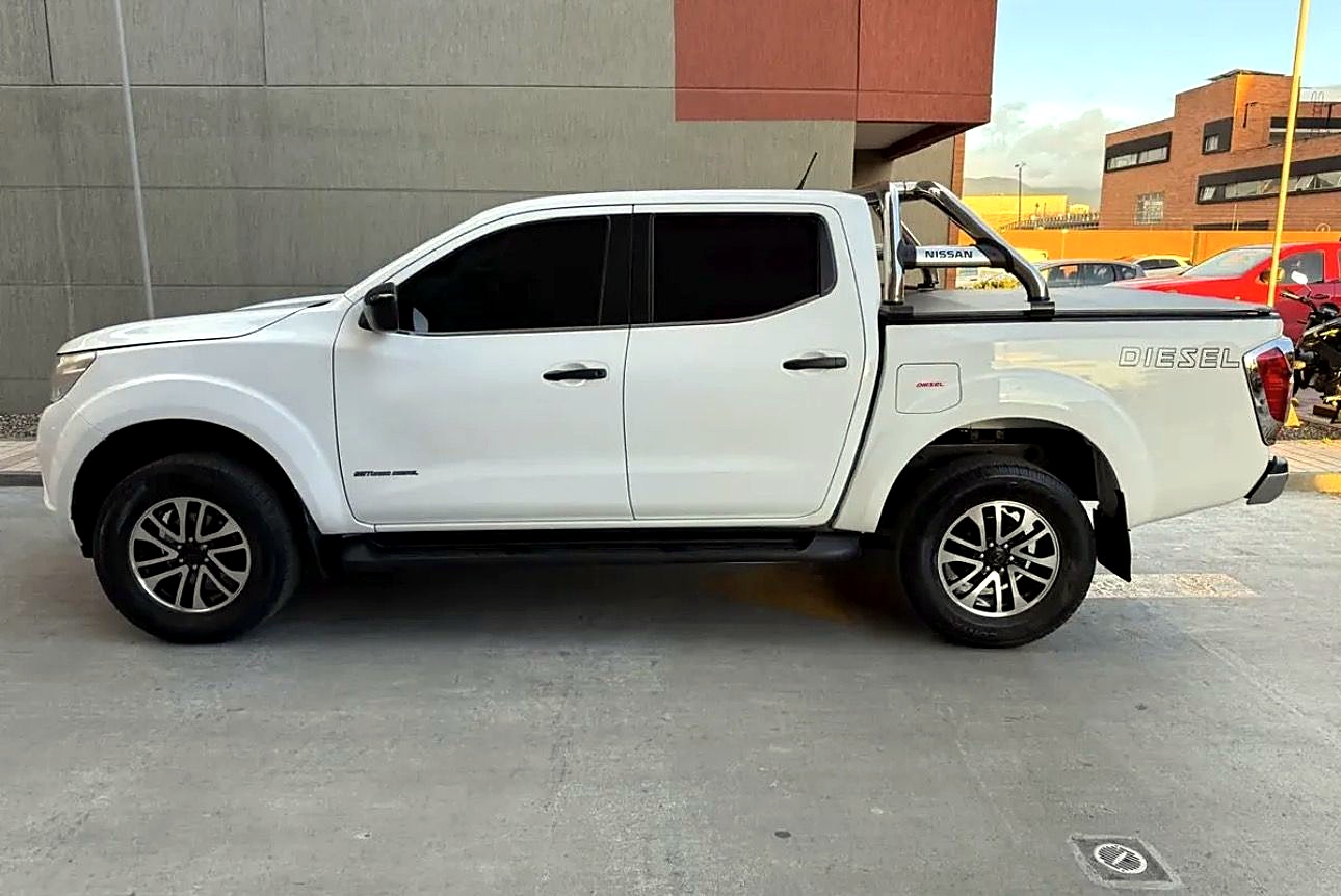 Nissan Frontier 2.5 Diesel foto 4