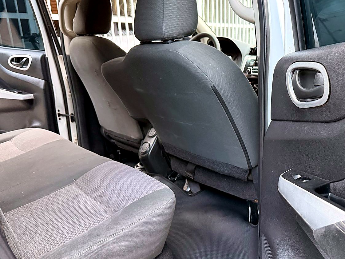 Nissan Frontier 2.5 Diesel foto 2