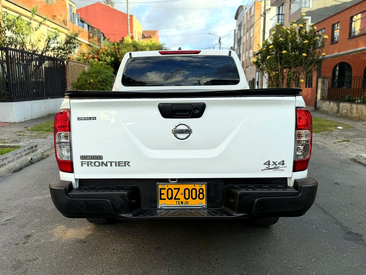 Nissan Frontier 2.5 Diesel foto 8