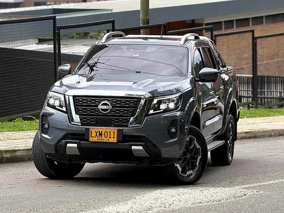 Nissan Frontier Platinum foto 3