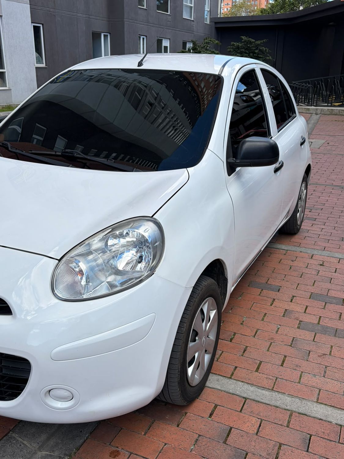Nissan March foto 3