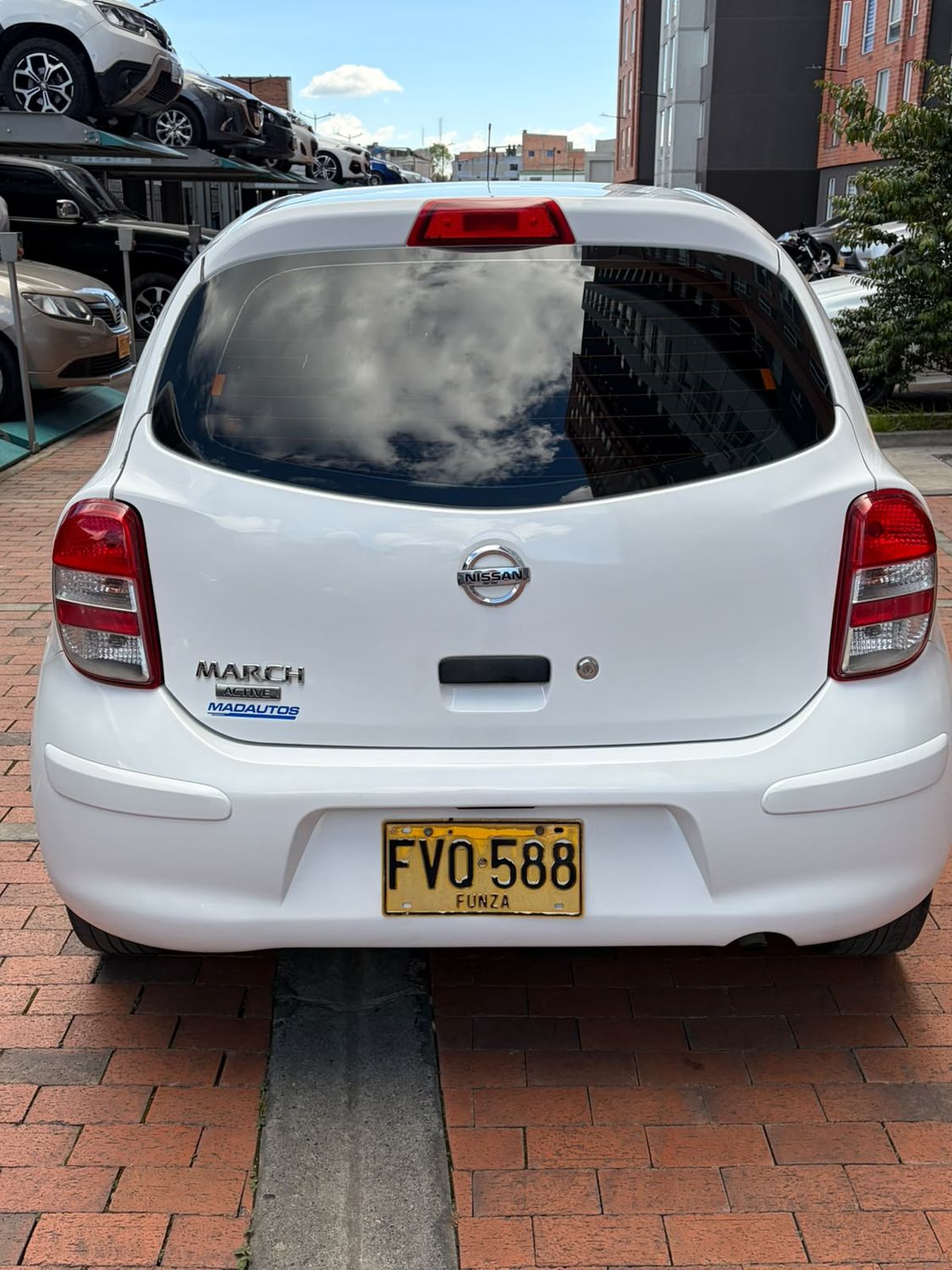 Nissan March foto 5