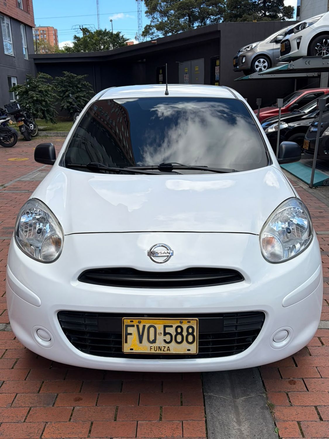 Nissan March foto 7