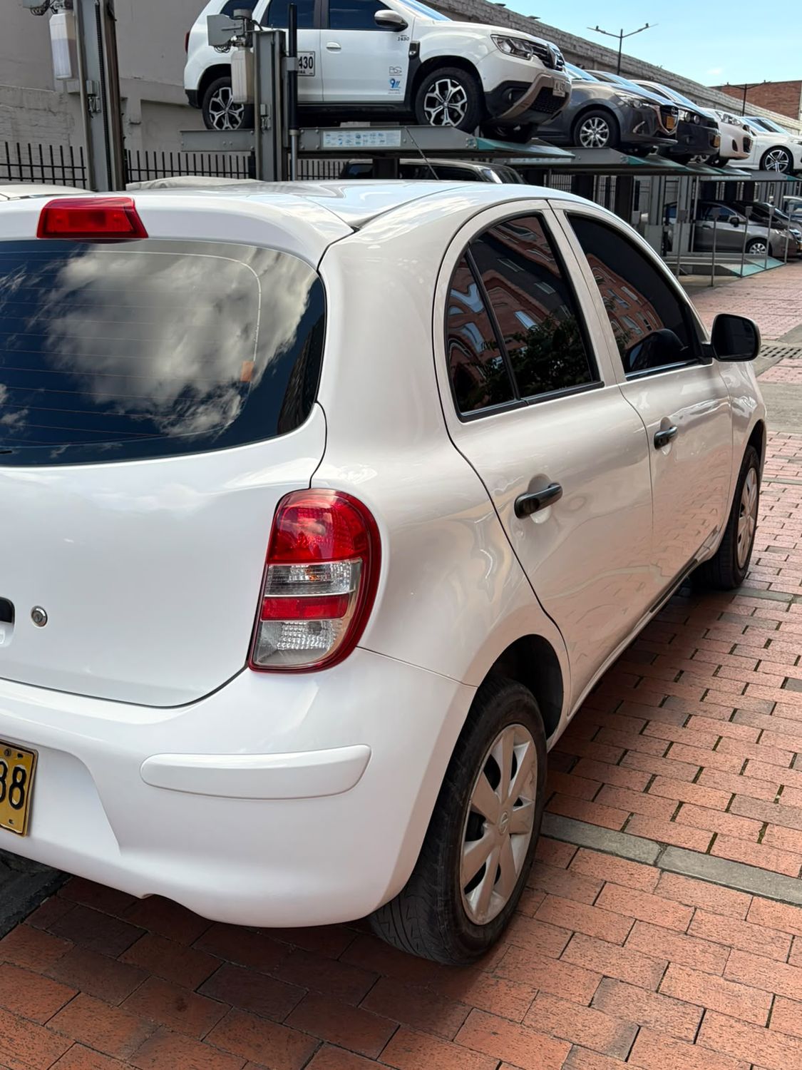 Nissan March foto 9