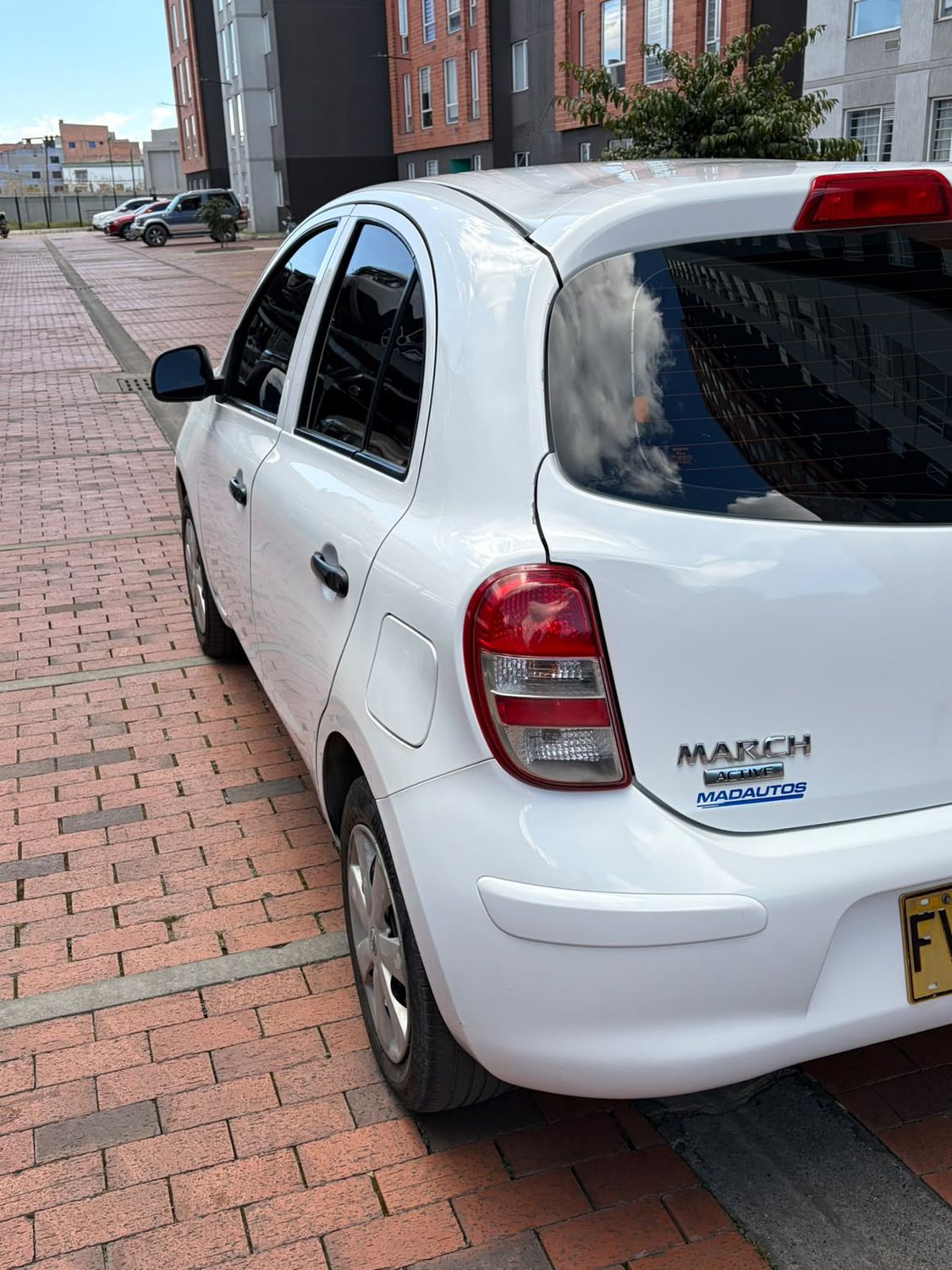 Nissan March foto 11