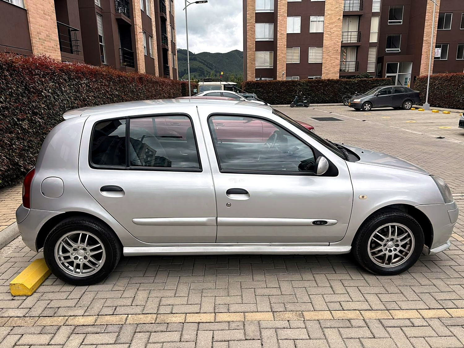 Renault Clio foto 8