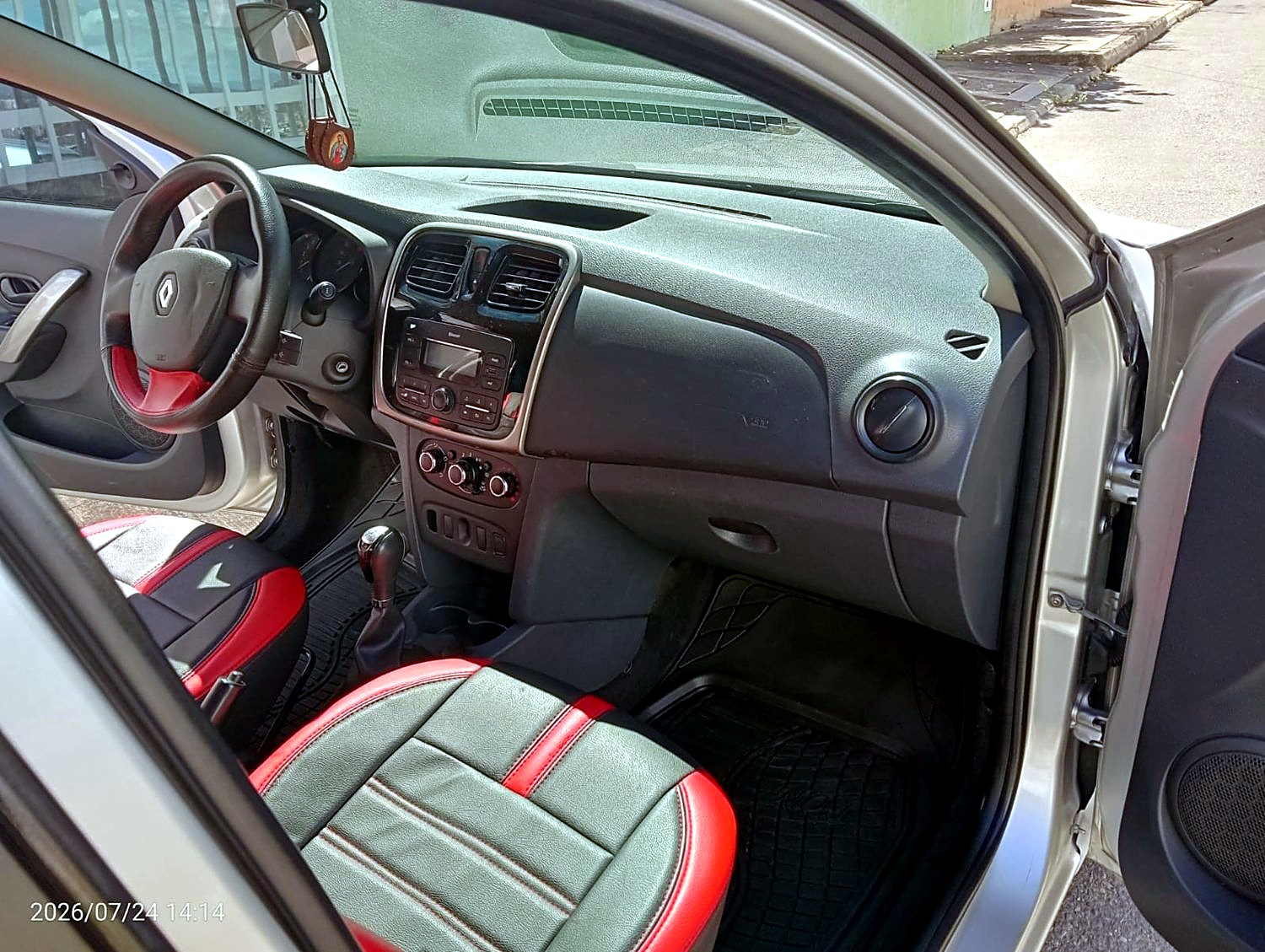 Renault Logan 1.6 Privilege foto 10