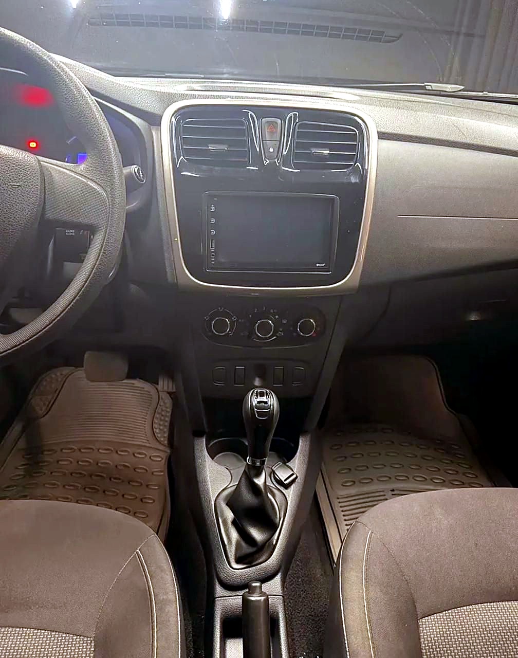 Renault Logan Expression foto 2