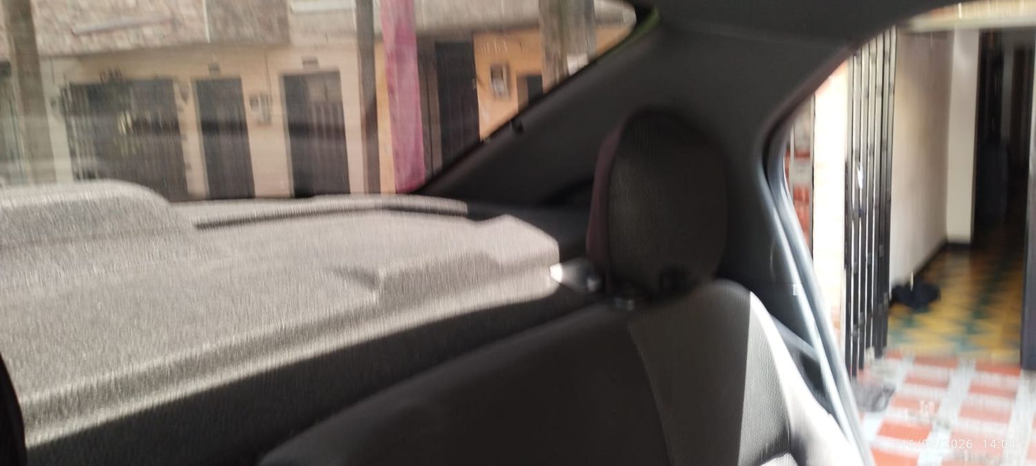 Renault Logan Life foto 5