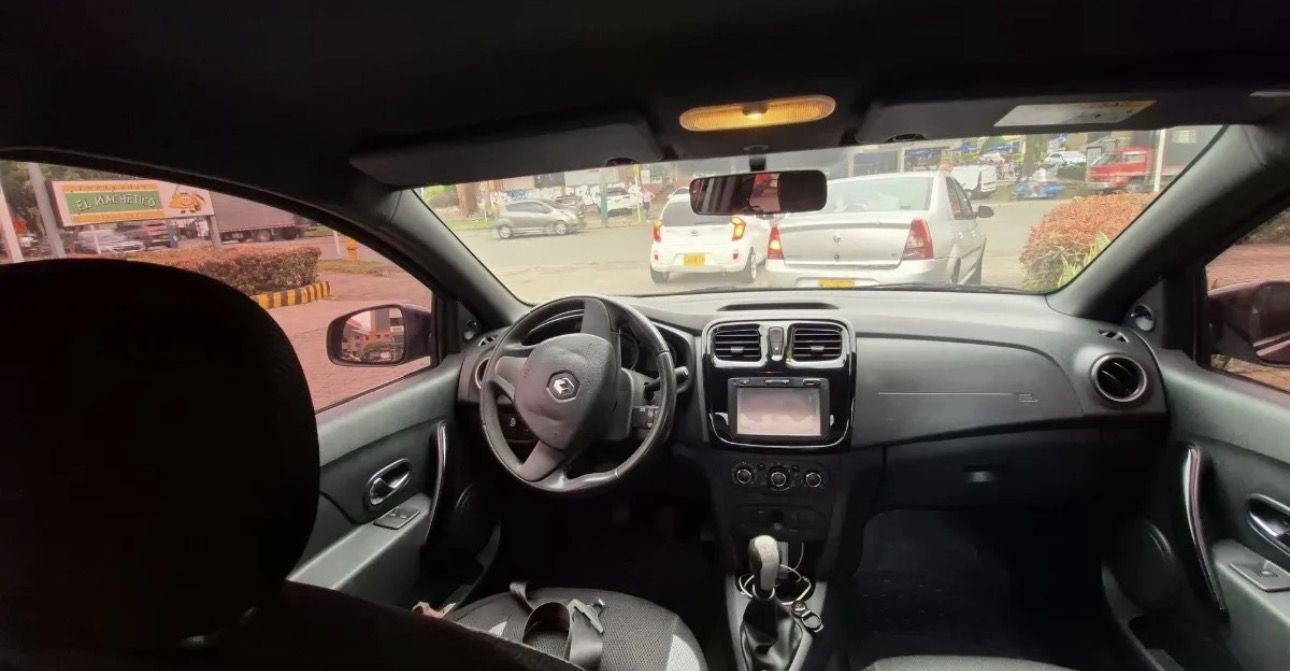 Renault Logan Life foto 10