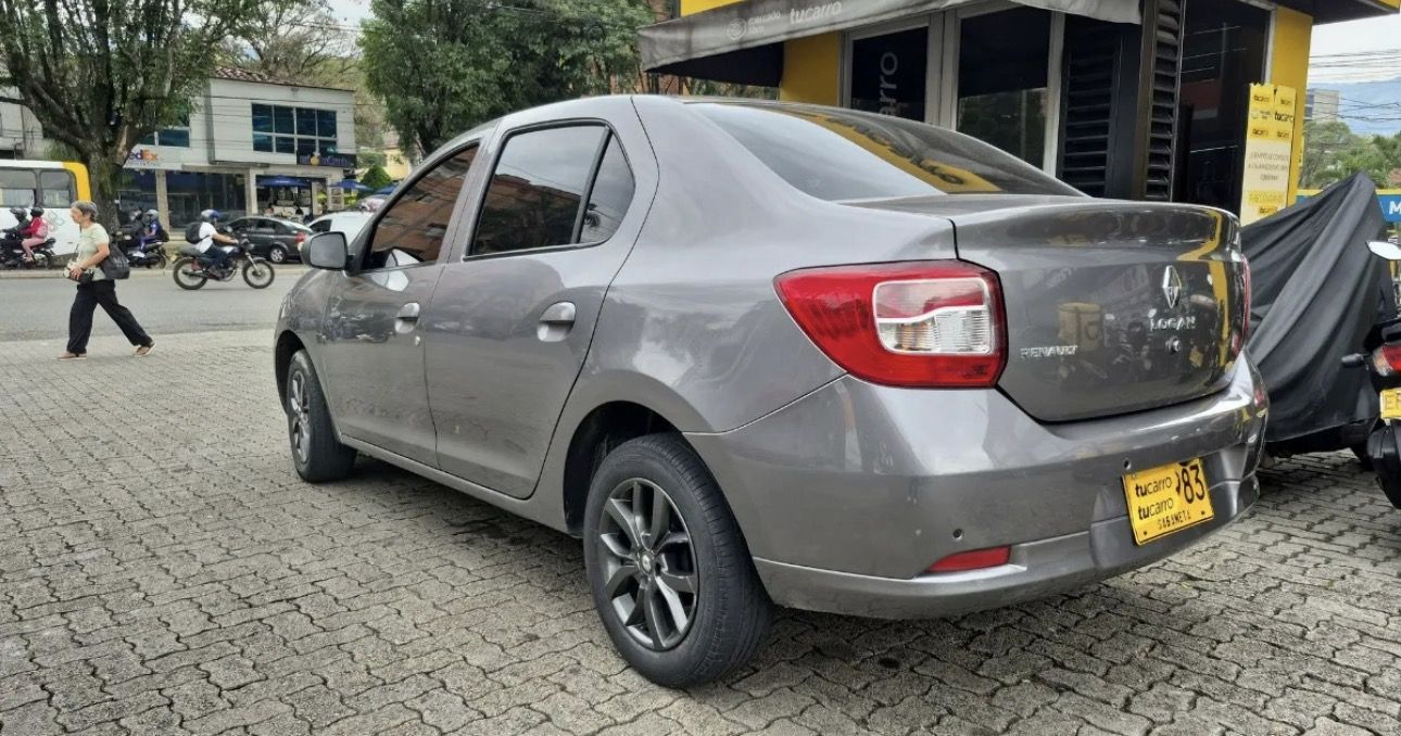 Renault Logan Life foto 11
