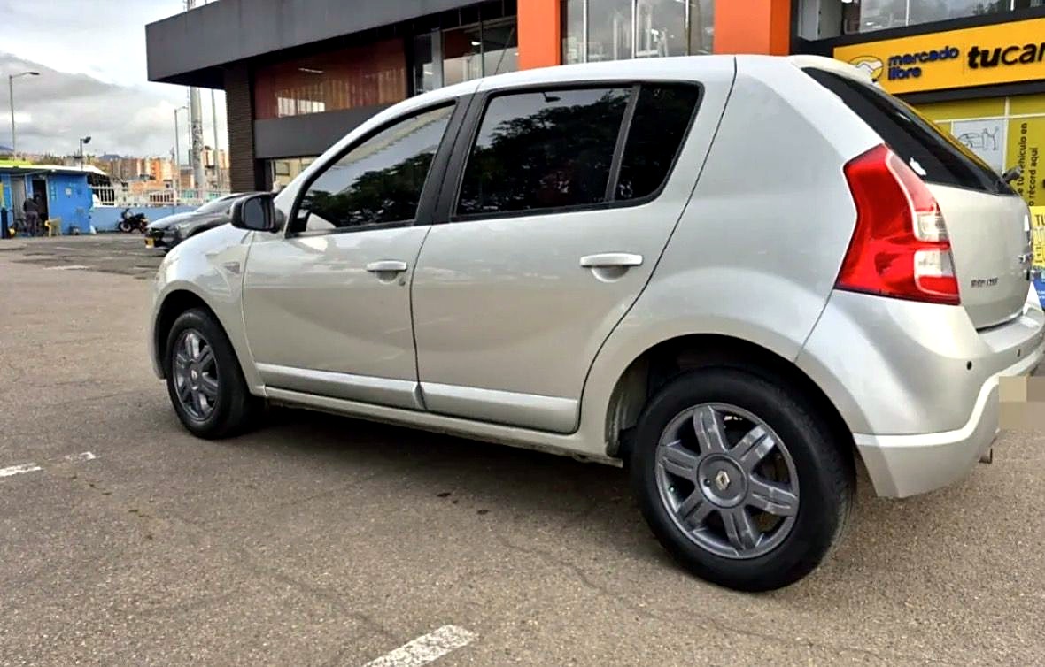 Renault Sandero 1.6 Authentique At foto 2