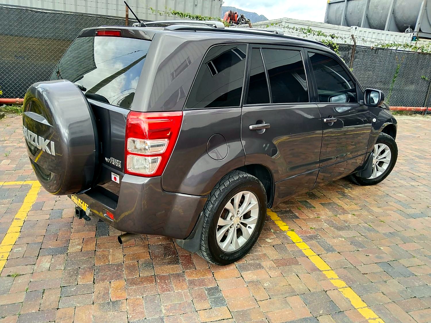 Suzuki Grand Vitara 2.4 foto 2