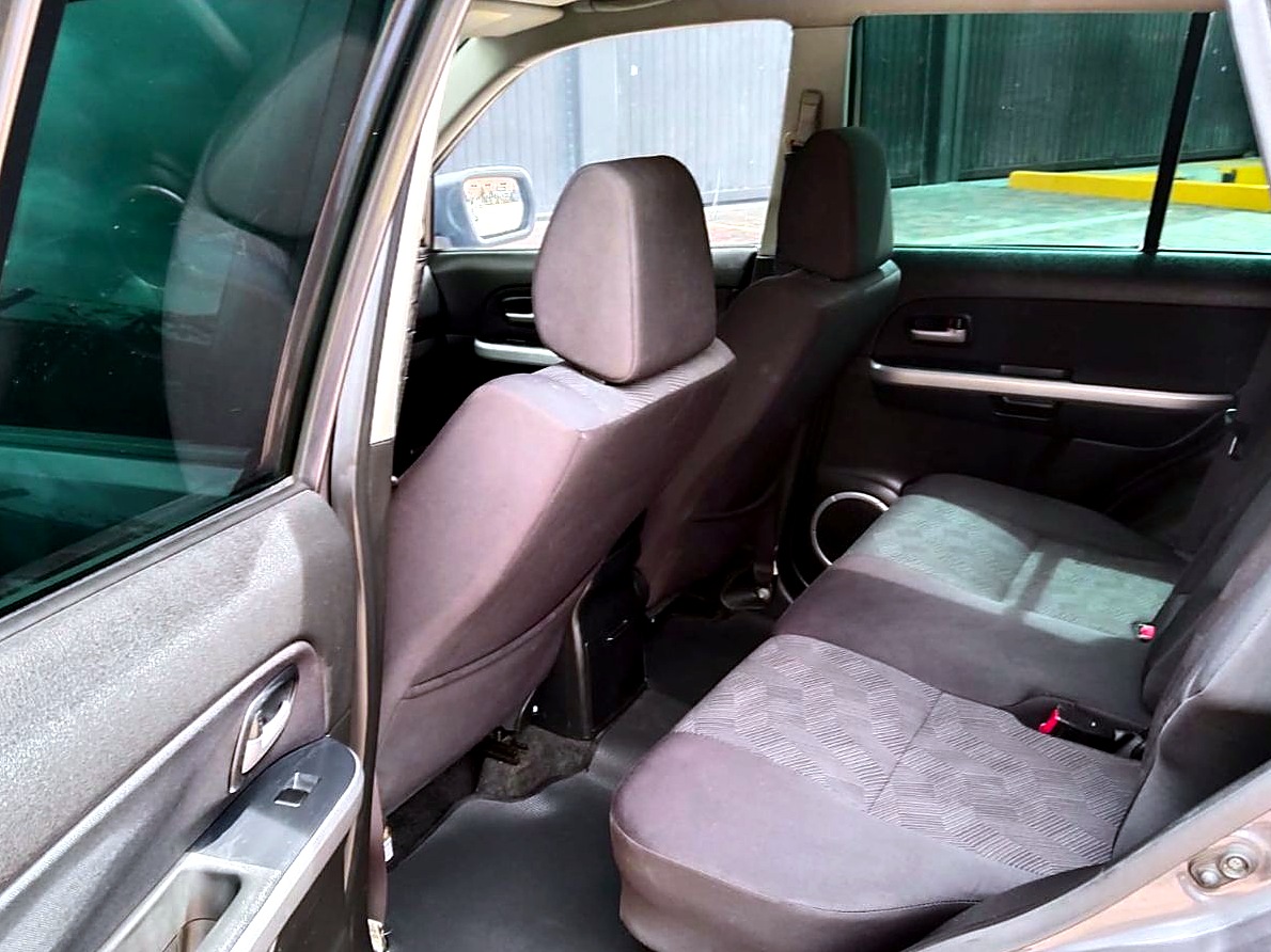 Suzuki Grand Vitara 2.4 foto 8