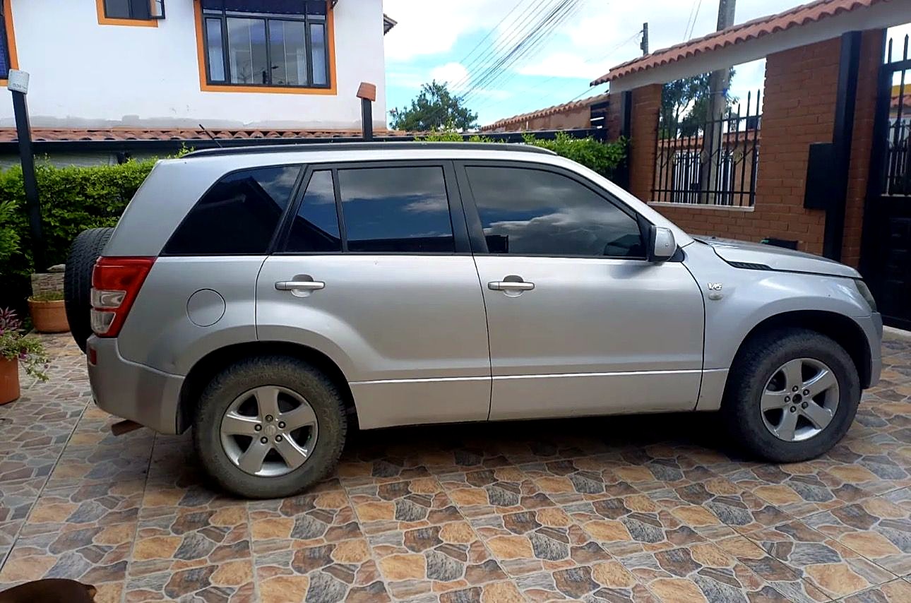 Suzuki Grand Vitara 2.7 foto 3