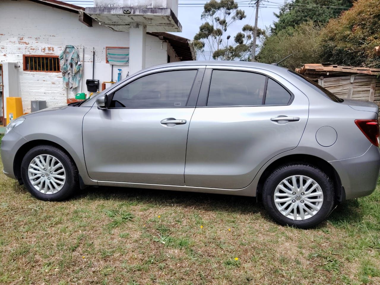 Suzuki Swift Dzire foto 2