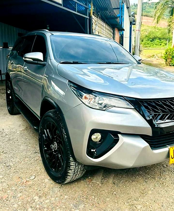 Toyota Fortuner 2.7L foto 2