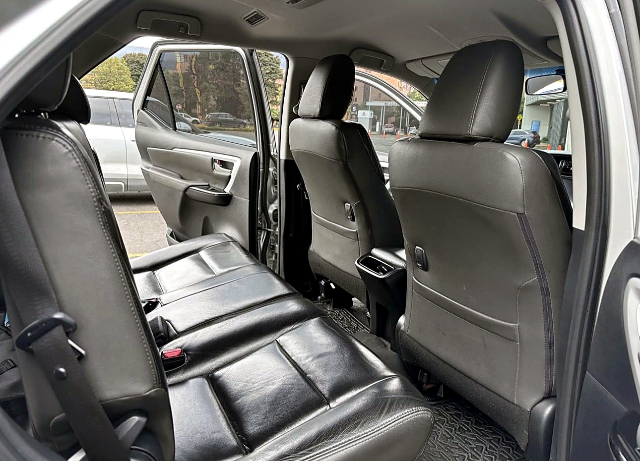 Toyota Fortuner 2.7L foto 2