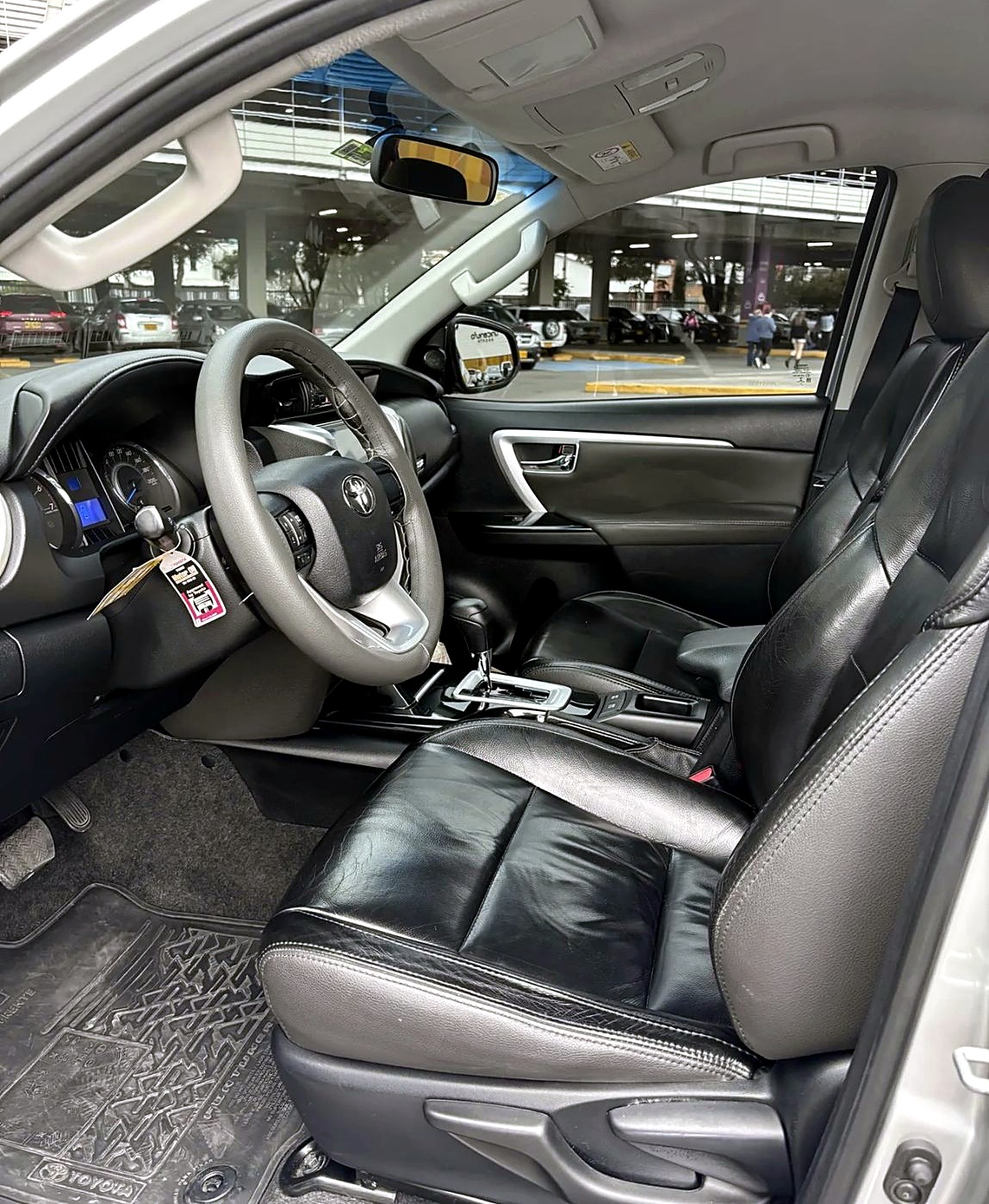 Toyota Fortuner 2.7L foto 3