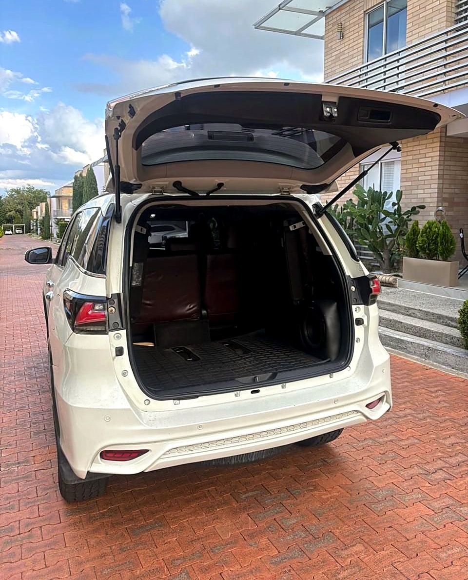 Toyota Fortuner SRV foto 3