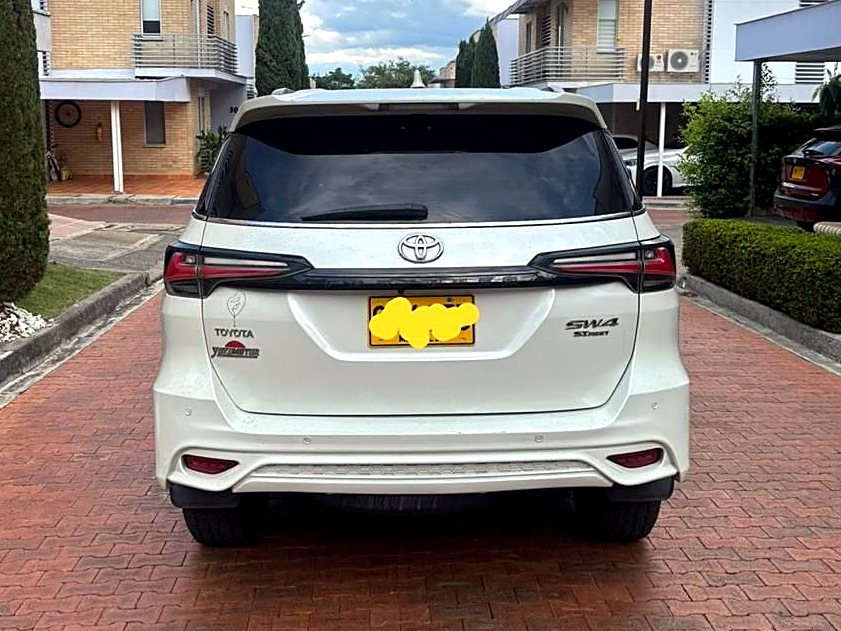 Toyota Fortuner SRV foto 6