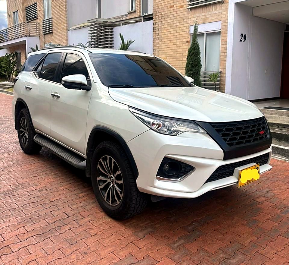 Toyota Fortuner SRV foto 7