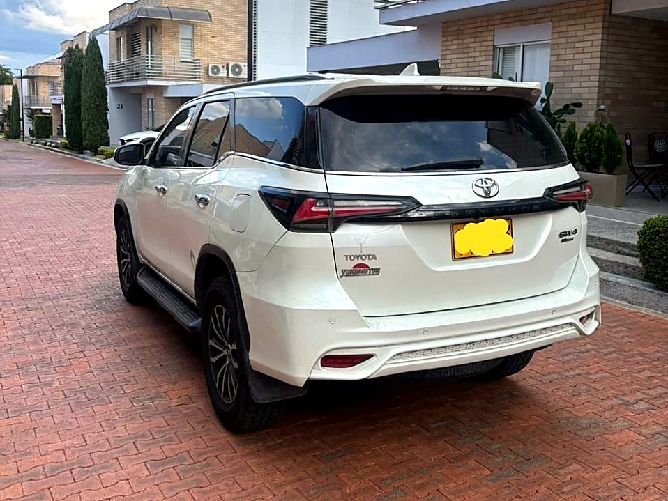 Toyota Fortuner SRV foto 8