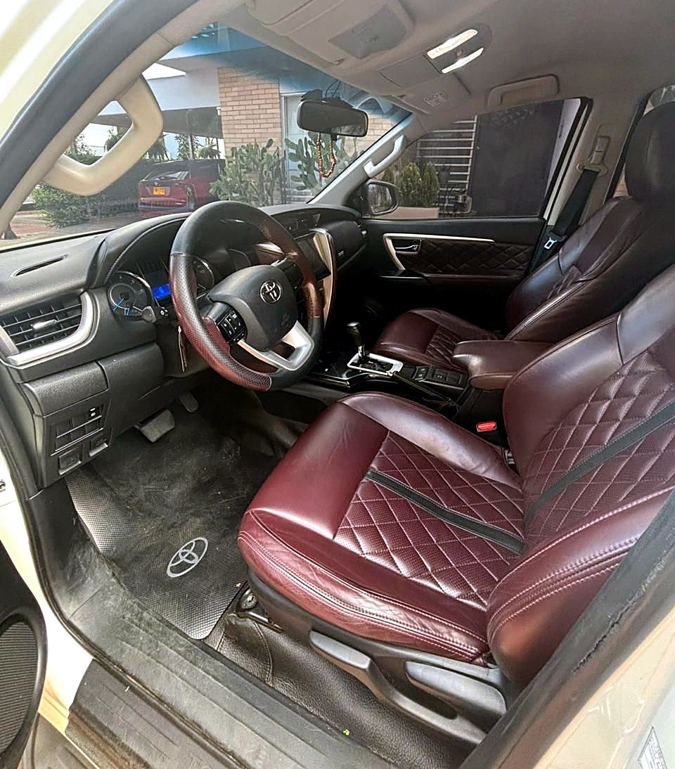 Toyota Fortuner SRV foto 9