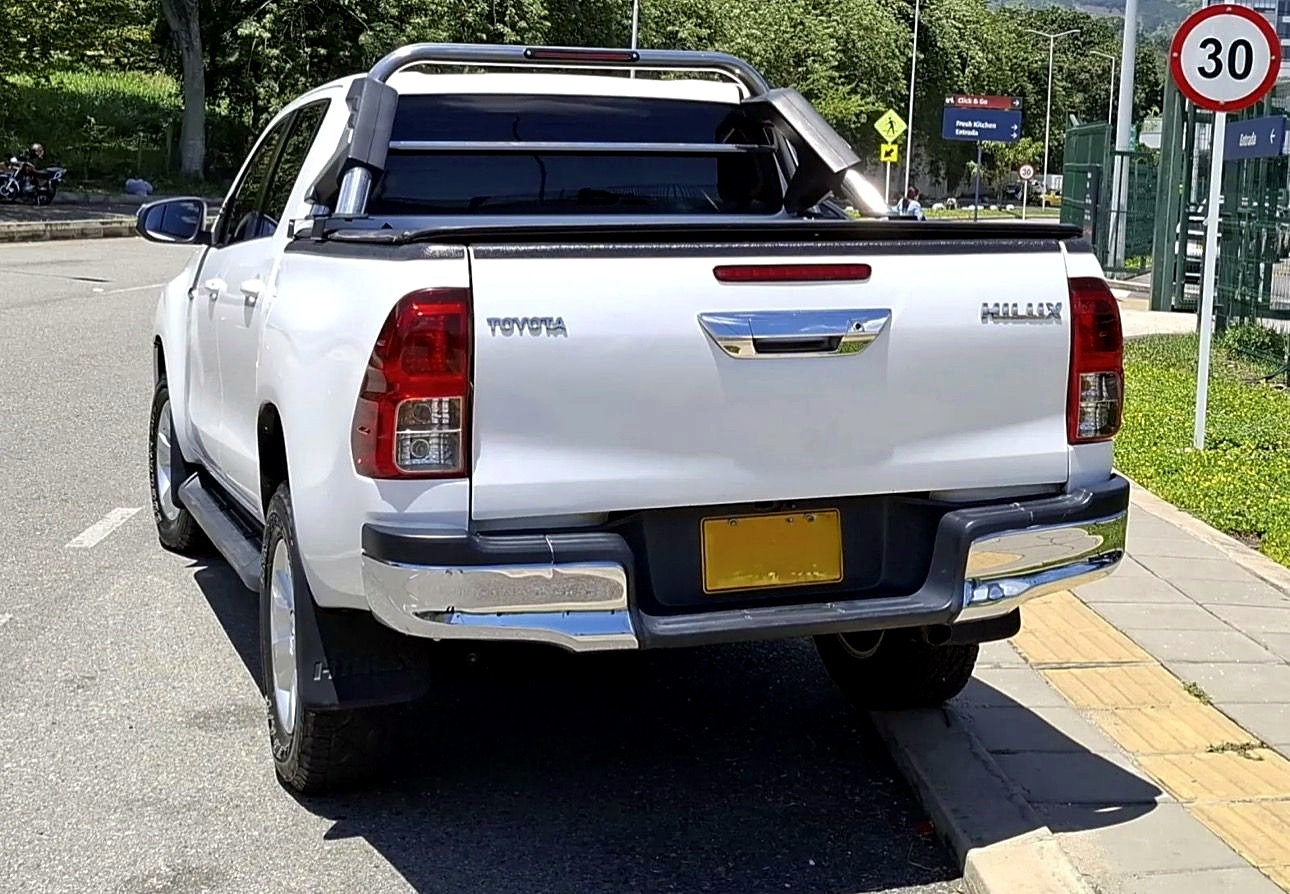 Toyota Hilux Diesel foto 2