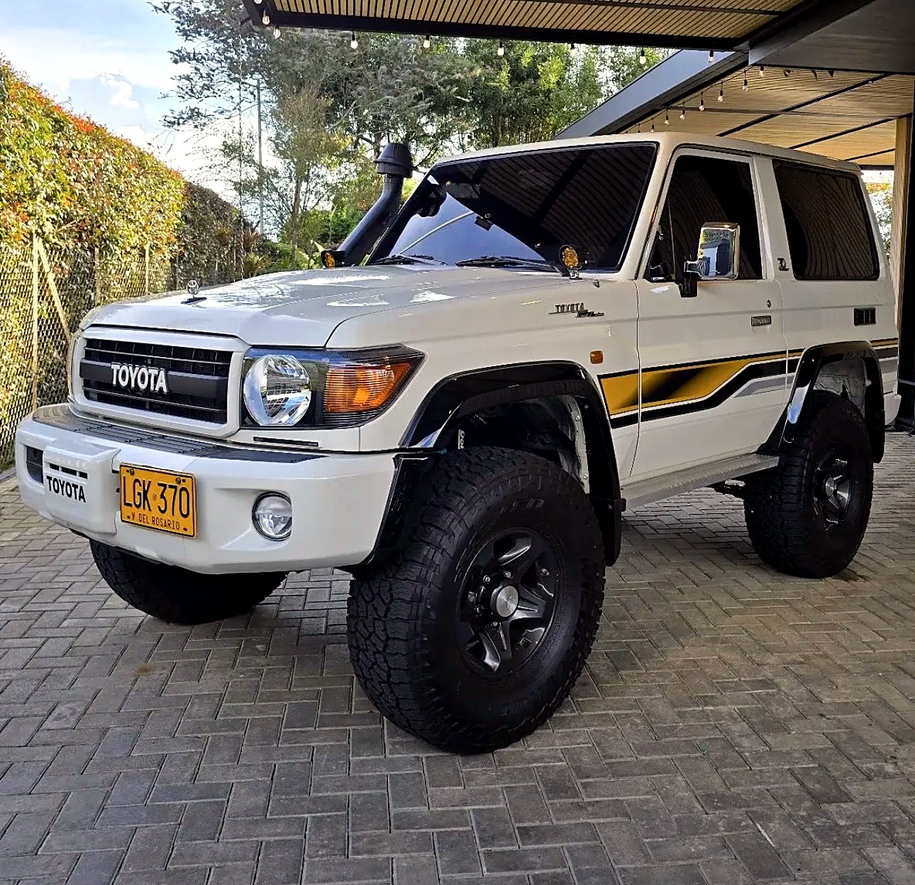 Toyota Land Cruiser 70 foto 2