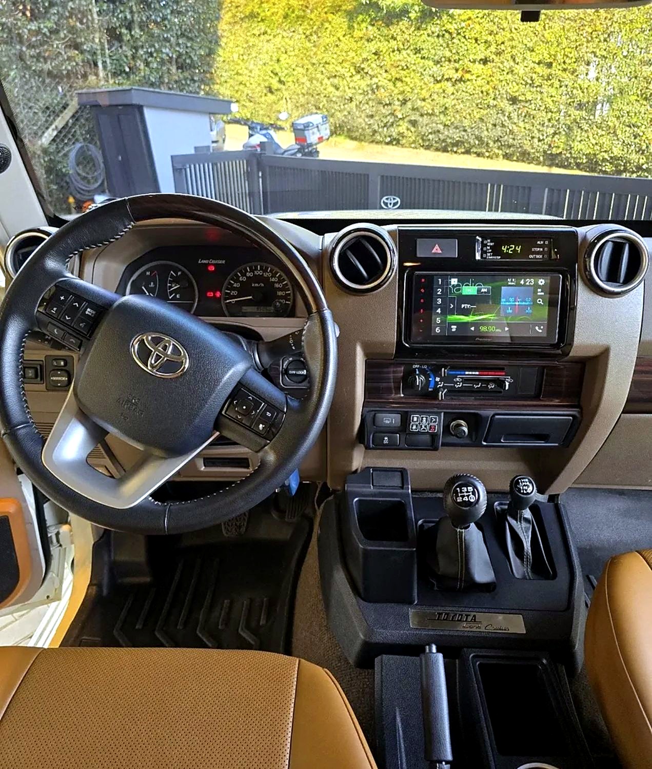 Toyota Land Cruiser 70 foto 8