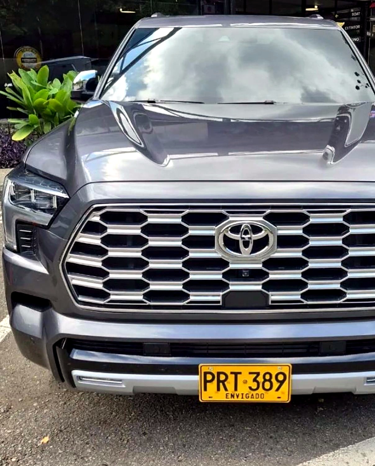 Toyota Sequoia Capstone foto 3