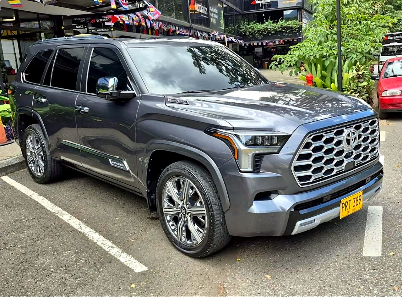 Toyota Sequoia Capstone foto 4