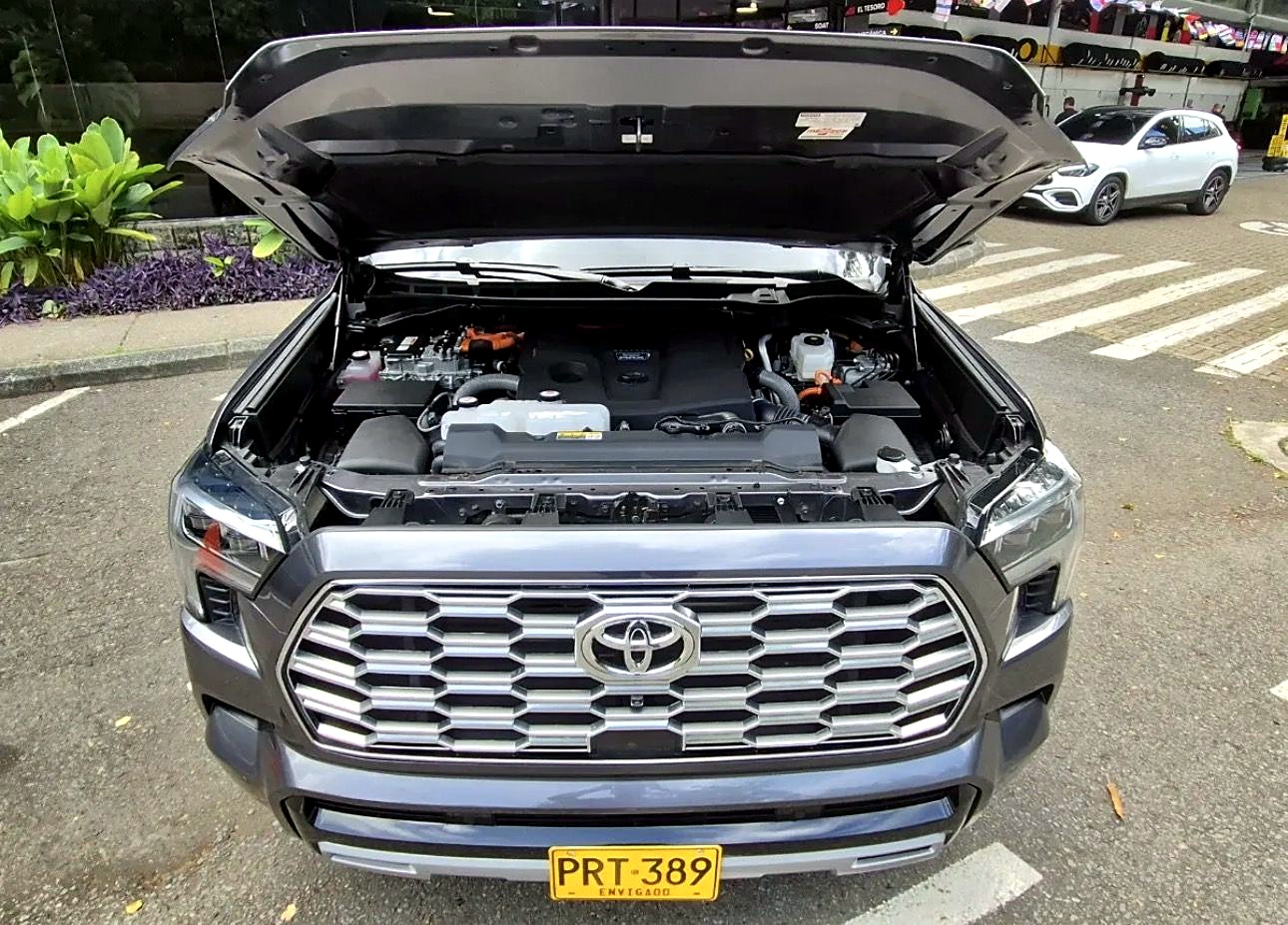 Toyota Sequoia Capstone foto 6