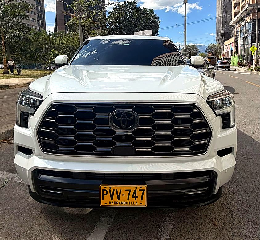 Toyota Sequoia i-Force Max foto 2