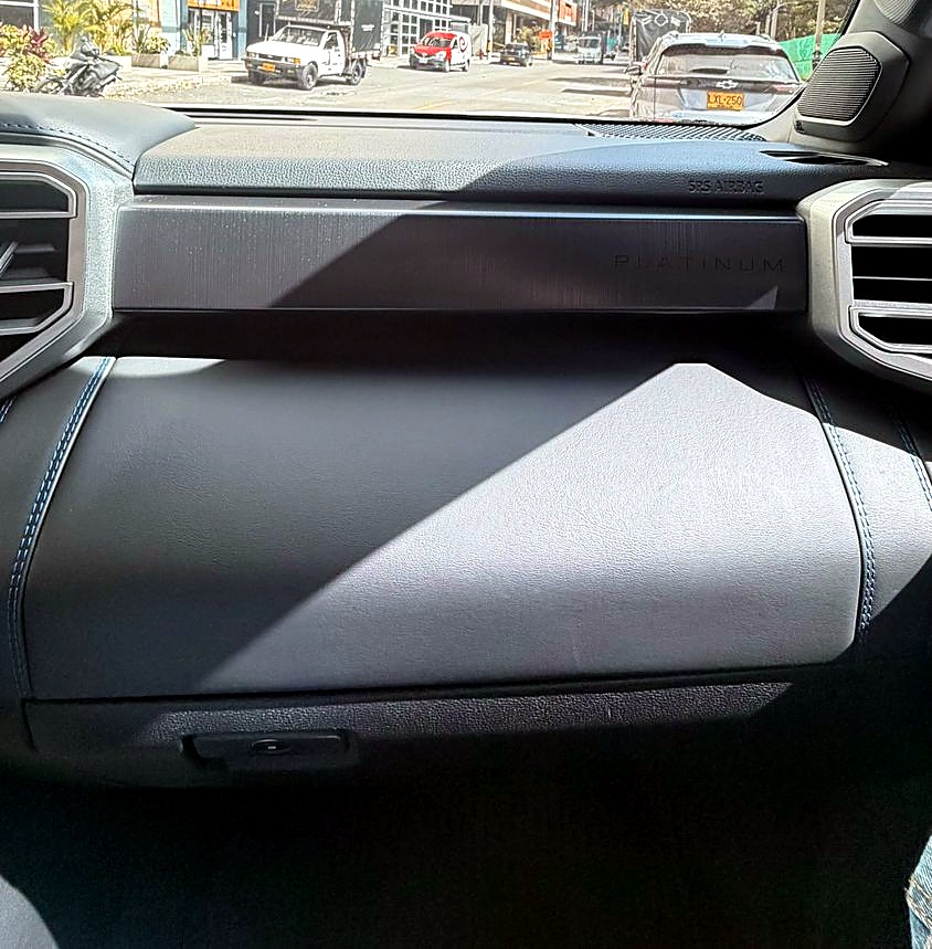 Toyota Sequoia i-Force Max foto 3