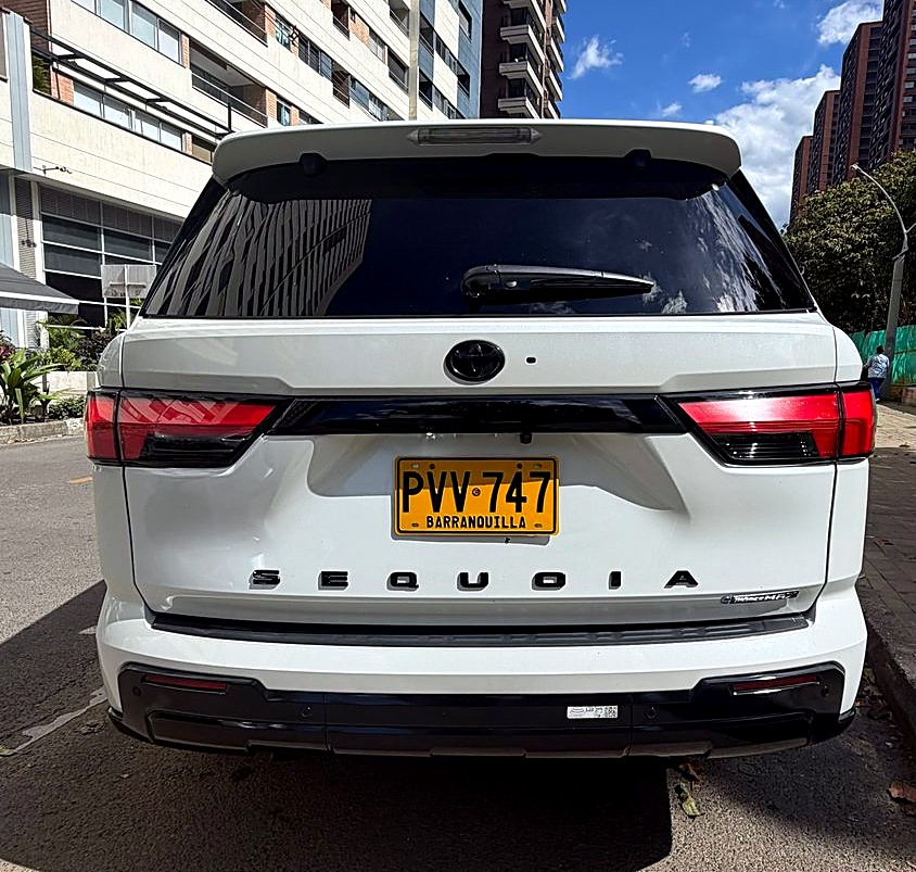 Toyota Sequoia i-Force Max foto 5